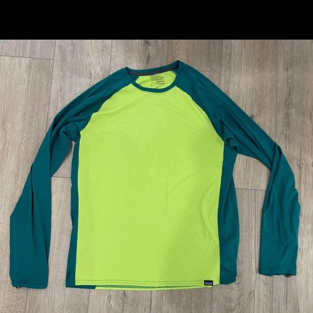 Patagonia Teal Capilene Base Layer Shirt men’s large